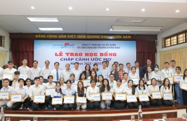 Lễ trao học bổng "Chắp cánh ước mơ" Đợt 1 năm học 2022 - 2023