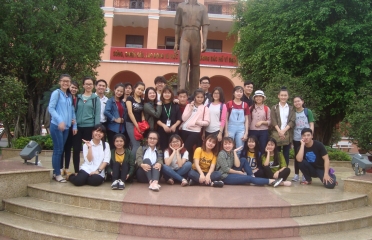 HÌNH ẢNH SINH VIÊN LỚP 05ĐH_QTKD3 THAM QUAN HỌC TẬP MÔN TƯ TƯỞNG HCM HKII (2017-2018) TẠI BẢO TÀNG HỒ CHÍ MINH 