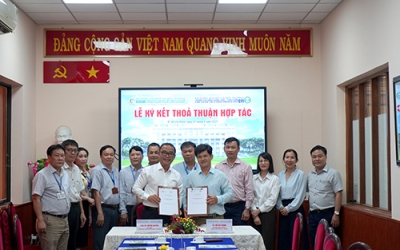 Buổi đón tiếp và ký kết Biên bản ghi nhớ (MOU) giữa Trường Đại học Tài nguyên và Môi trường TP.HCM với Trường Cao đẳng Lương thực - Thực phẩm.