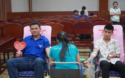 Đoàn viên Công đoàn Trường tham gia hiến máu tình nguyện 