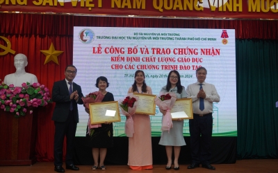 Lễ công bố Quyết định và trao Giấy chứng nhận Kiểm định chất lượng 03 Chương trình đào tạo
