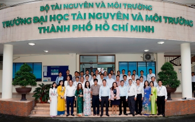 Video Bộ trưởng Đặng Quốc Khánh cùng đoàn công tác của Bộ Tài nguyên và Môi trường thăm Trường